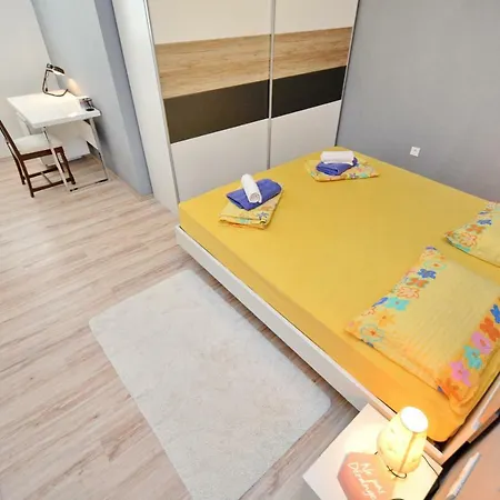 Pan Apartment *